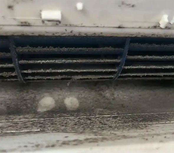 舞钢空调吹的风有股烧焦味是怎么回事